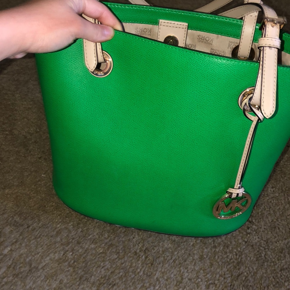 Micheal Kors purse